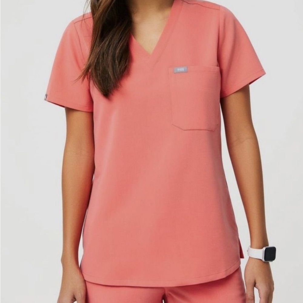 FIGS Coral Women's Scrub Set
